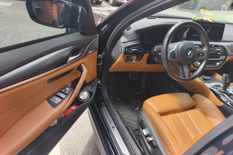 Used BMW 5 Series 2021 525i M Sport Package Driver Seat