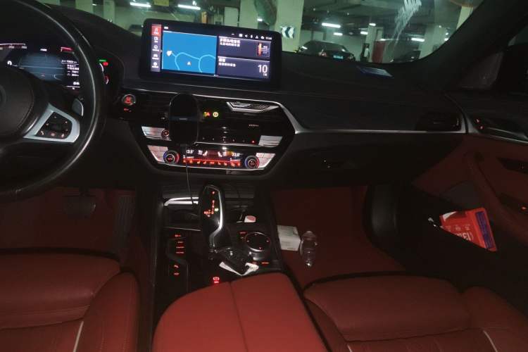 Used BMW 5 Series 2021 Restyled 530Li Luxury Edition M Sport Package Driver Seat