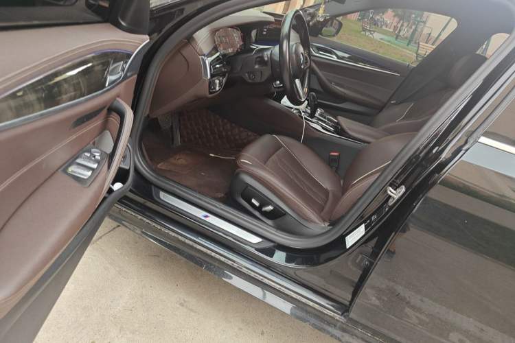 Used BMW 5 Series 2021 Facelifted 525Li M Sport Package Driver Seat