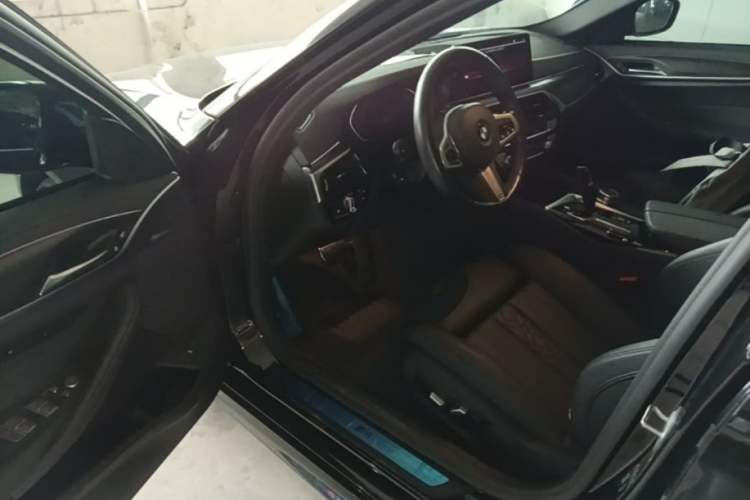 Used BMW 5 Series 2021 525i M Sport Package Driver Seat