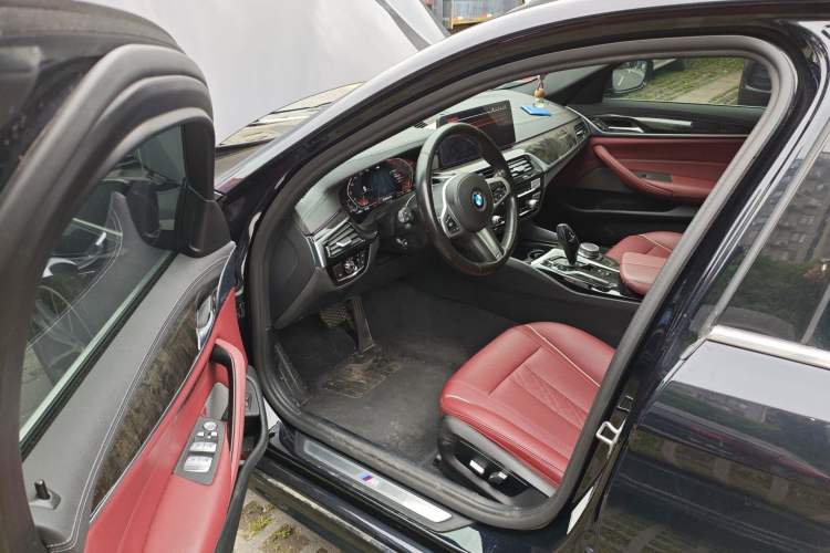 Used BMW 5 Series 2021 Facelifted 525Li M Sport Package Driver Seat