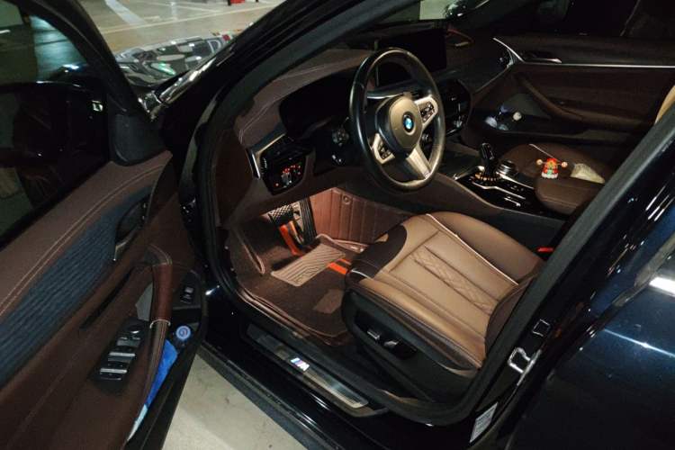 Used BMW 5 Series 2021 Facelifted 530Li Leading Edition M Sport Package Driver Seat