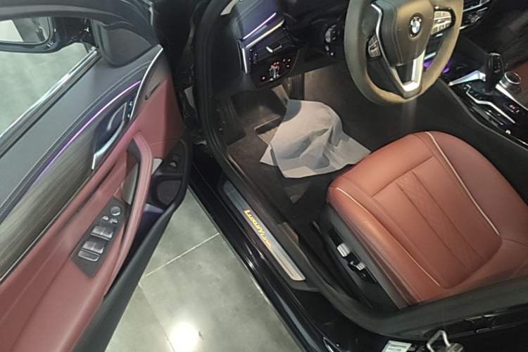 Used BMW 5 Series 2021 530Li Leading Luxury Package Driver Seat
