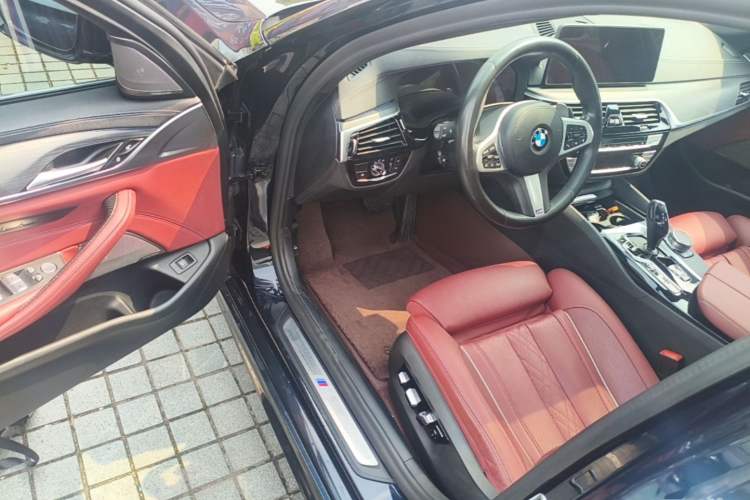 Used BMW 5 Series 2021 530Li Luxury Edition M Sport Package Driver Seat