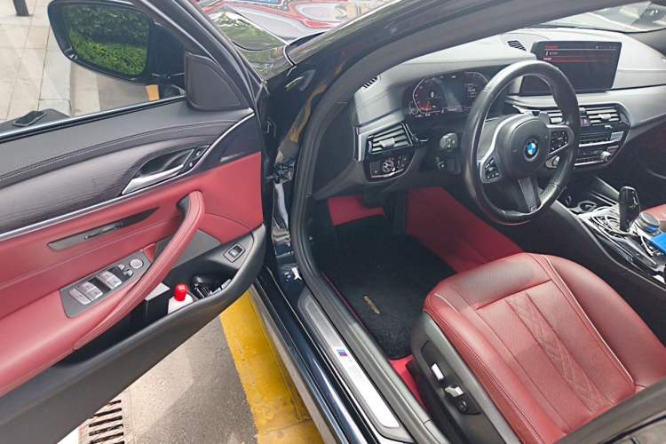 Used BMW 5 Series 2021 Facelifted 530Li Leading Edition M Sport Package Driver Seat
