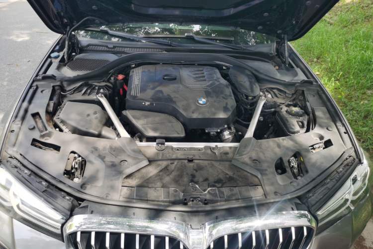 Used BMW 5 Series 2021 525Li M Sport Package Engine Bay