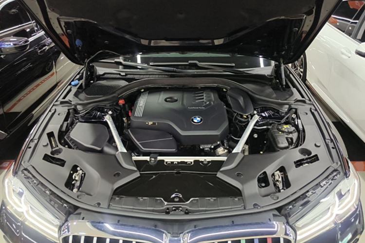 Used BMW 5 Series 2021 525Li M Sport Package Engine Bay