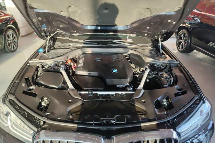 Used BMW 5 Series 2021 525Li Luxury Package Engine Bay