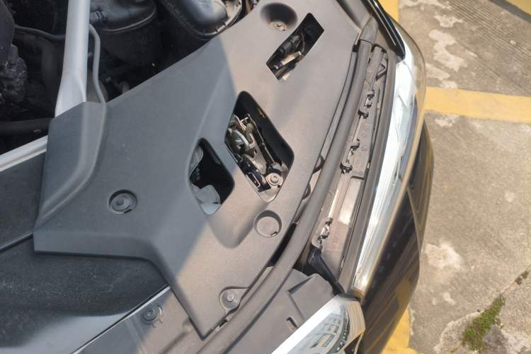 Used BMW 5 Series 2021 530Li Luxury Edition M Sport Package Engine Bay Left