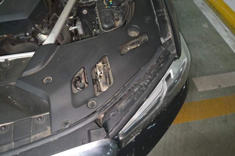 Used BMW 5 Series 2021 525Li Luxury Package Engine Bay Left