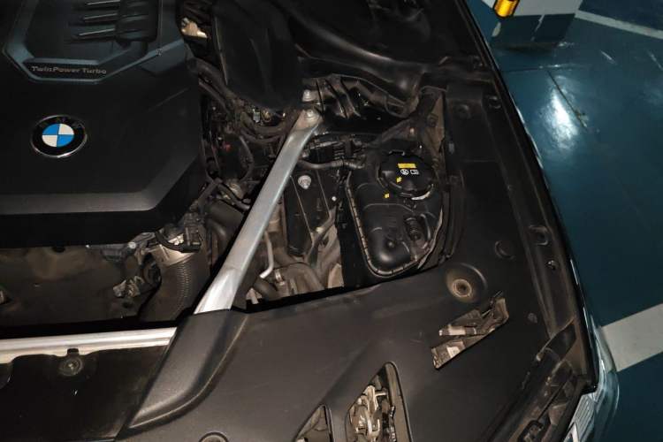 Used BMW 5 Series 2021 525Li M Sport Package Engine Bay Left