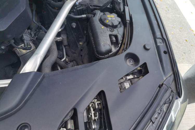 Used BMW 5 Series 2021 525Li M Sport Package Engine Bay Left