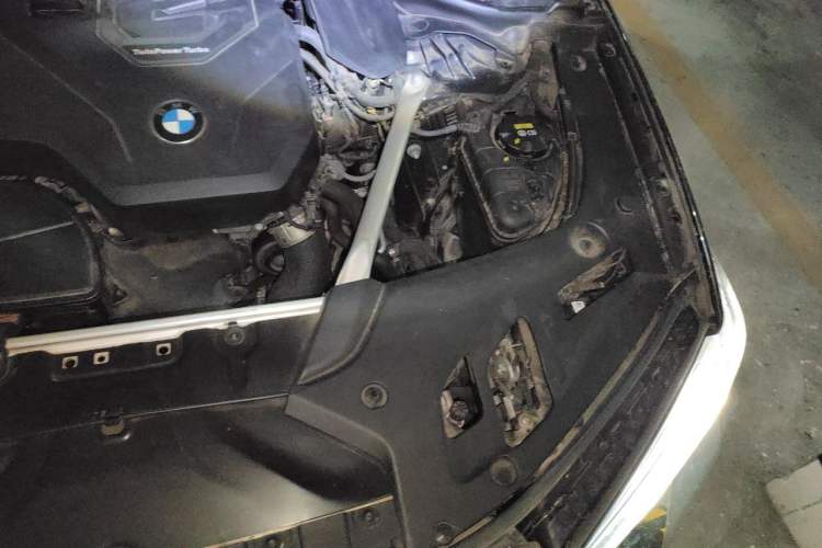 Used BMW 5 Series 2021 525Li M Sport Package Engine Bay Left