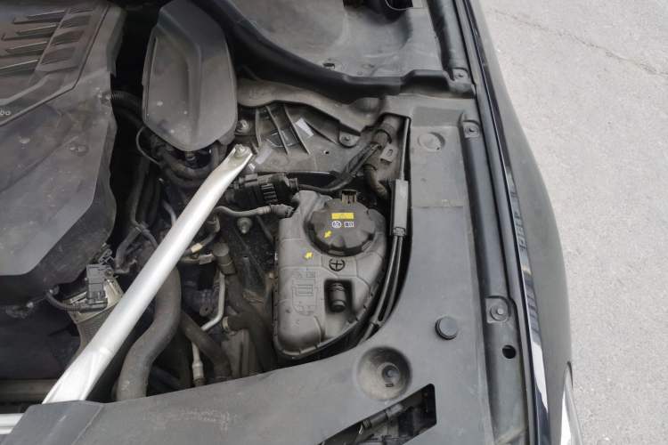 Used BMW 5 Series 2021 525Li M Sport Package Engine Bay Left
