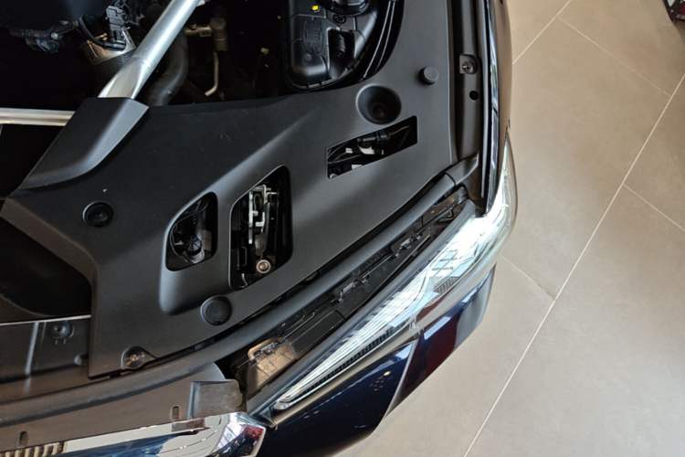 Used BMW 5 Series 2021 525Li M Sport Package Engine Bay Left
