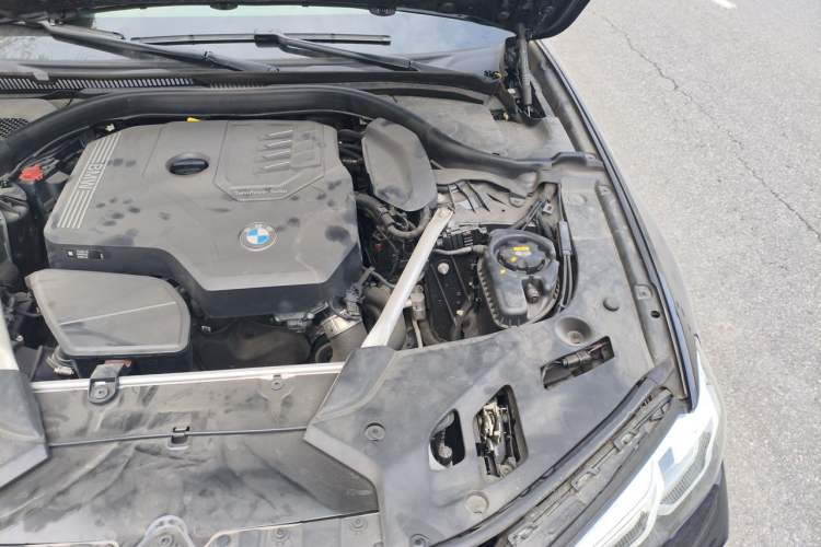 Used BMW 5 Series 2021 525i M Sport Package Engine Bay Left