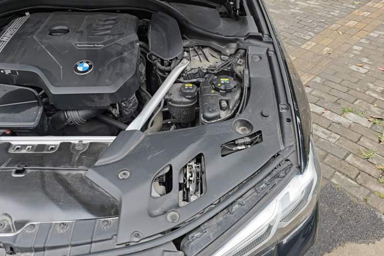 Used BMW 5 Series 2021 530Li Luxury Edition M Sport Package Engine Bay Left