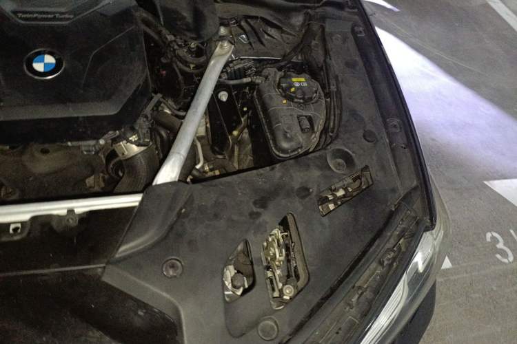 Used BMW 5 Series 2021 525Li M Sport Package Engine Bay Left