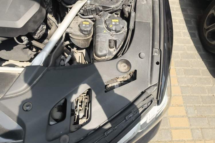Used BMW 5 Series 2021 530Li Leading Model M Sport Package Engine Bay Left