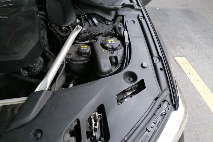 Used BMW 5 Series 2021 530Li Leading Model M Sport Package Engine Bay Left