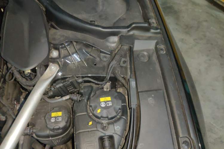 Used BMW 5 Series 2021 530Li Luxury Edition M Sport Package Engine Bay Left