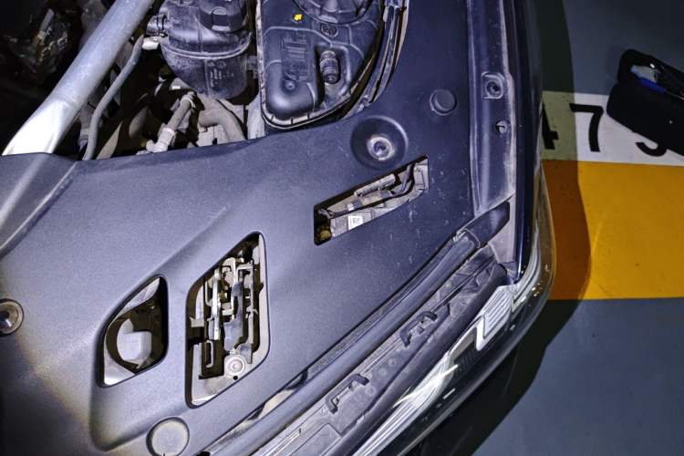 Used BMW 5 Series 2021 Facelifted 530Li Leading Edition M Sport Package Engine Bay Left