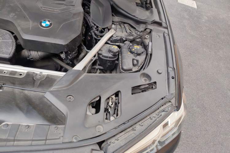 Used BMW 5 Series 2021 530Li Luxury Edition Premium Package Engine Bay Left