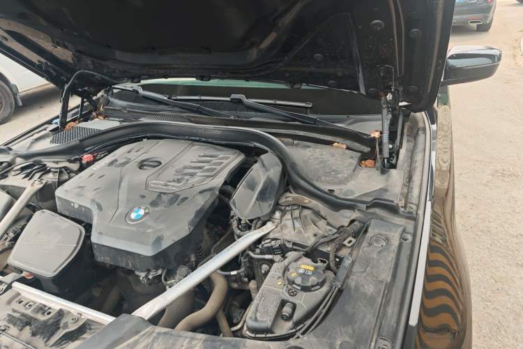Used BMW 5 Series 2021 525Li M Sport Package Engine Bay Left