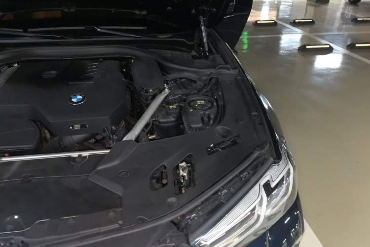 Used BMW 5 Series 2021 530i M Sport Package Engine Bay Left