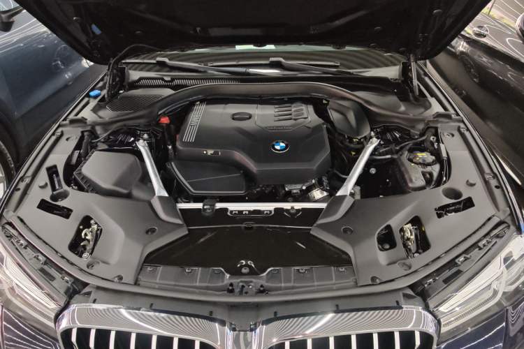 Used BMW 5 Series 2021 525Li M Sport Package Engine Bay