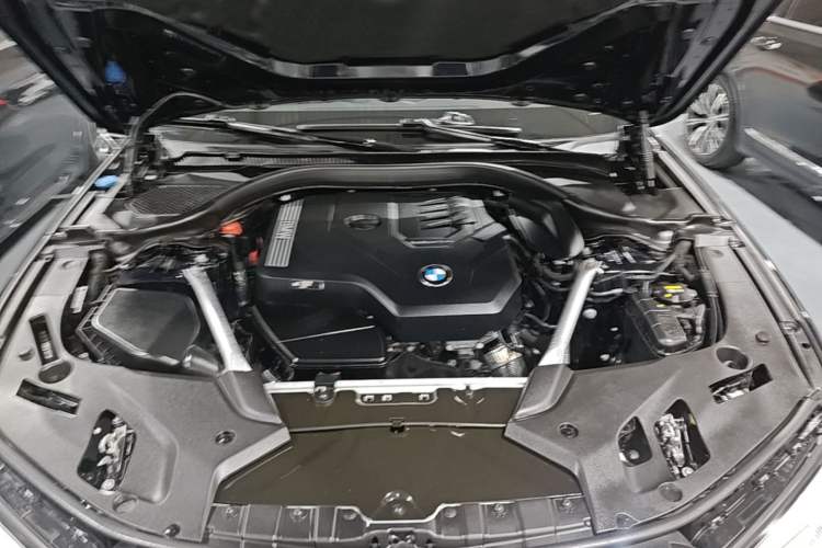 Used BMW 5 Series 2021 525Li M Sport Package Engine Bay