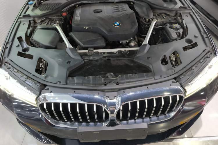 Used BMW 5 Series 2021 525Li M Sport Package Engine Bay