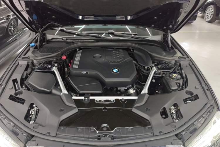 Used BMW 5 Series 2021 Facelifted 525Li M Sport Package Engine Bay