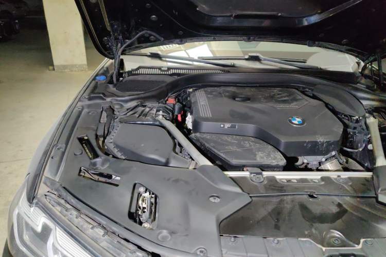 Used BMW 5 Series 2021 525Li M Sport Package Engine Bay Right