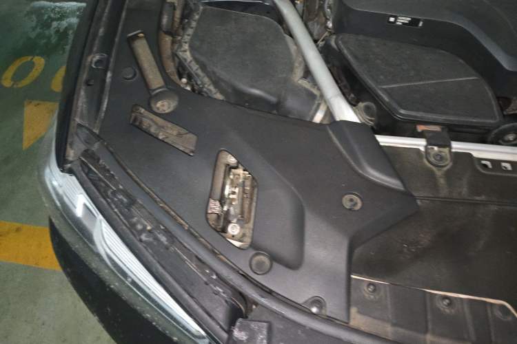 Used BMW 5 Series 2021 525Li Luxury Package Engine Bay Right