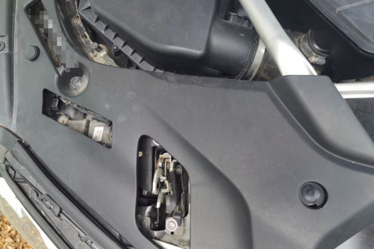 Used BMW 5 Series 2021 525Li M Sport Package Engine Bay Right