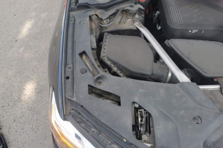 Used BMW 5 Series 2021 525Li Luxury Package Engine Bay Right