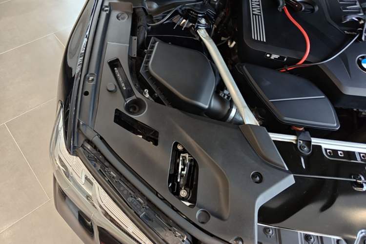 Used BMW 5 Series 2021 525Li M Sport Package Engine Bay Right