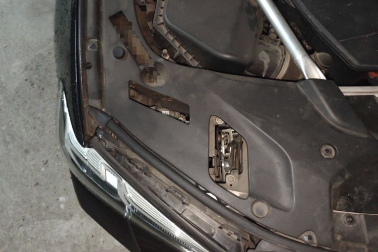 Used BMW 5 Series 2021 525Li M Sport Package Engine Bay Right
