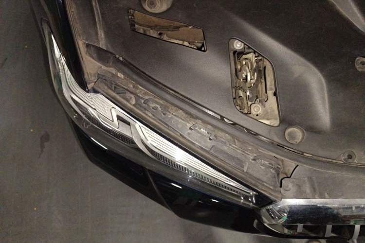 Used BMW 5 Series 2021 530Li Leading Model M Sport Package Engine Bay Right