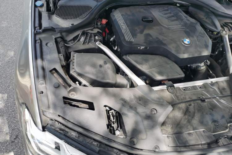 Used BMW 5 Series 2021 525Li M Sport Package Engine Bay Right