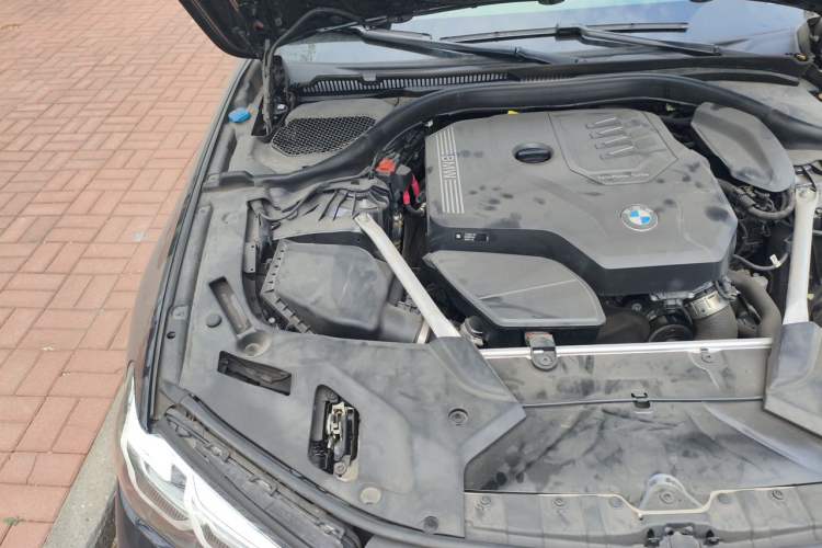 Used BMW 5 Series 2021 525i M Sport Package Engine Bay Right