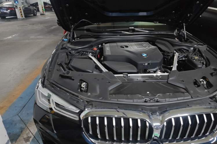 Used BMW 5 Series 2021 525i M Sport Package Engine Bay Right