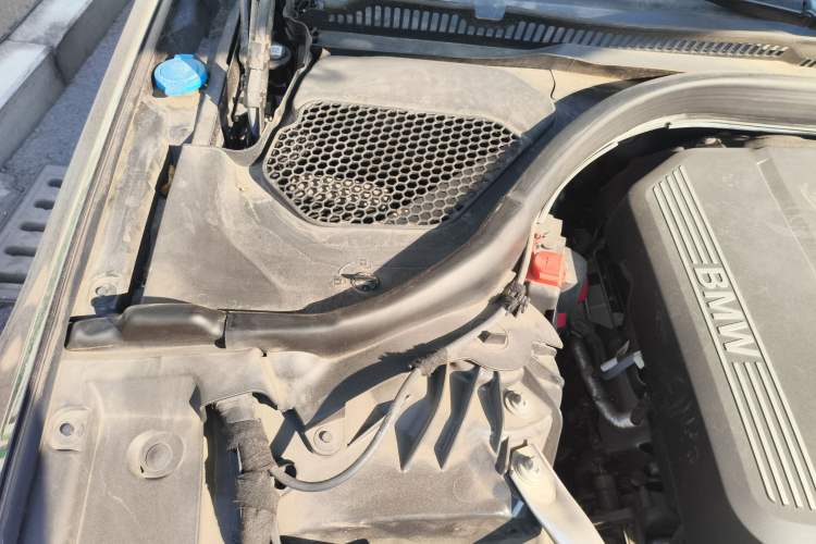 Used BMW 5 Series 2021 525Li M Sport Package Engine Bay Right