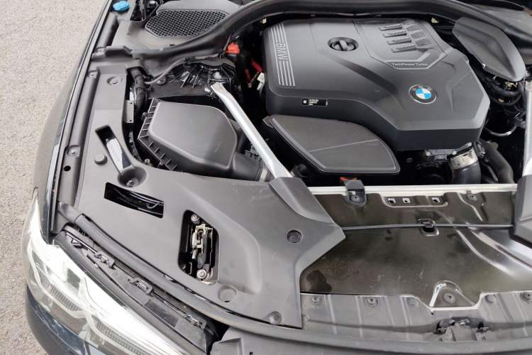 Used BMW 5 Series 2021 Updated Version 525Li Luxury Package Engine Bay Right