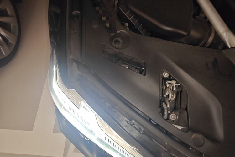 Used BMW 5 Series 2021 530Li Leading Model M Sport Package Engine Bay Right