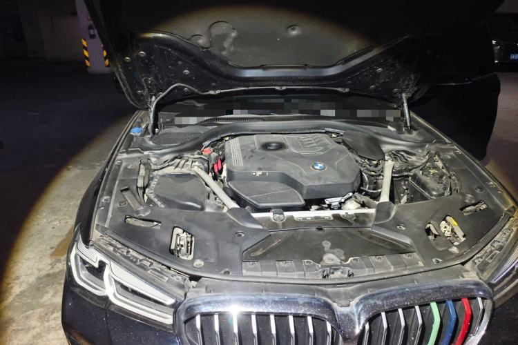 Used BMW 5 Series 2021 525Li M Sport Package Engine Bay Right