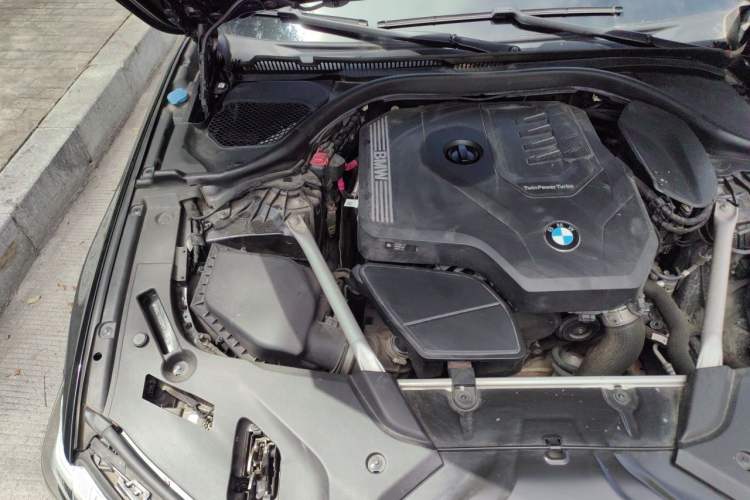 Used BMW 5 Series 2021 525i M Sport Package Engine Bay Right