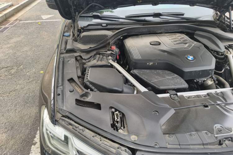 Used BMW 5 Series 2021 525Li M Sport Package Engine Bay Right