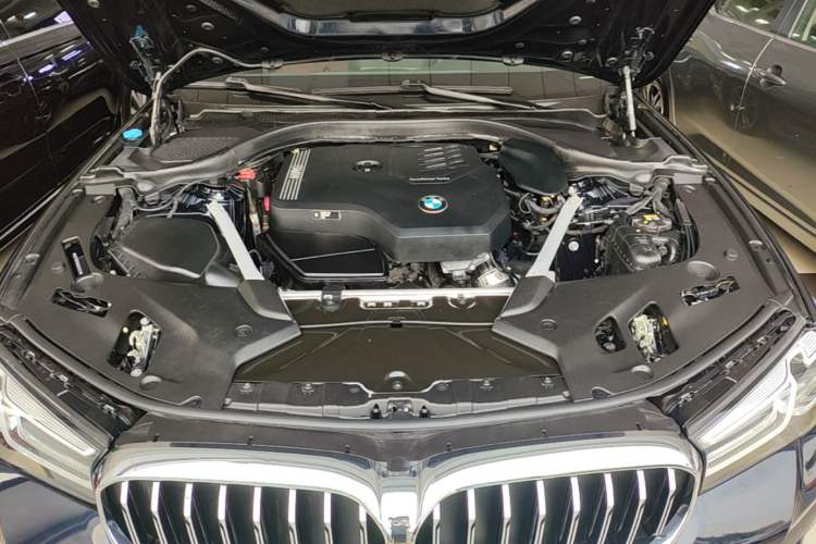 Used BMW 5 Series 2021 525Li M Sport Package Engine Bay